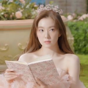 Meet your Posher, Lina